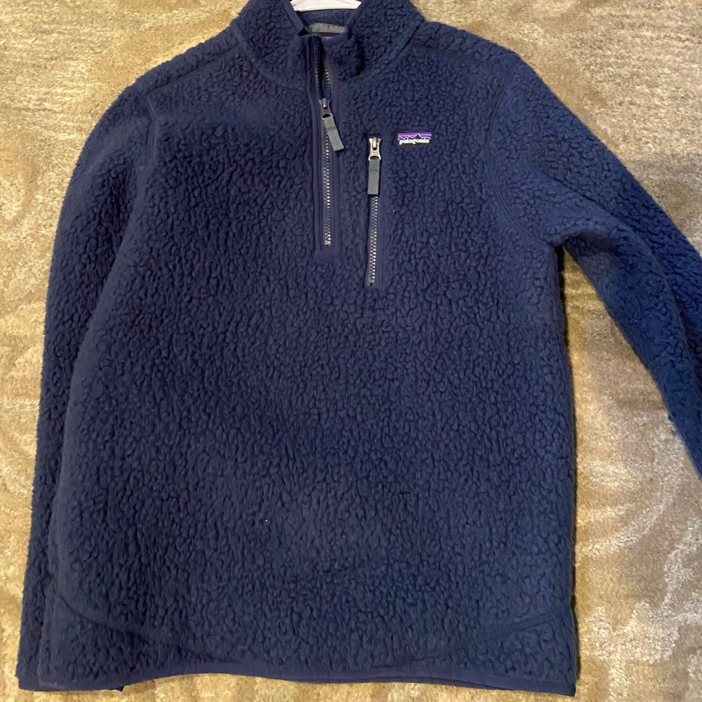 Boys Patagonia pullover Youth XL Navy. Excellent condition. Worn once.